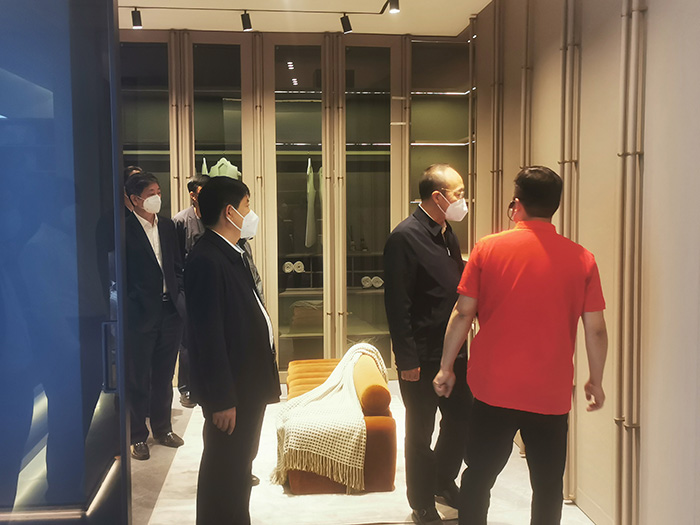 旅行老子有钱lzyq88官网家居生产车间